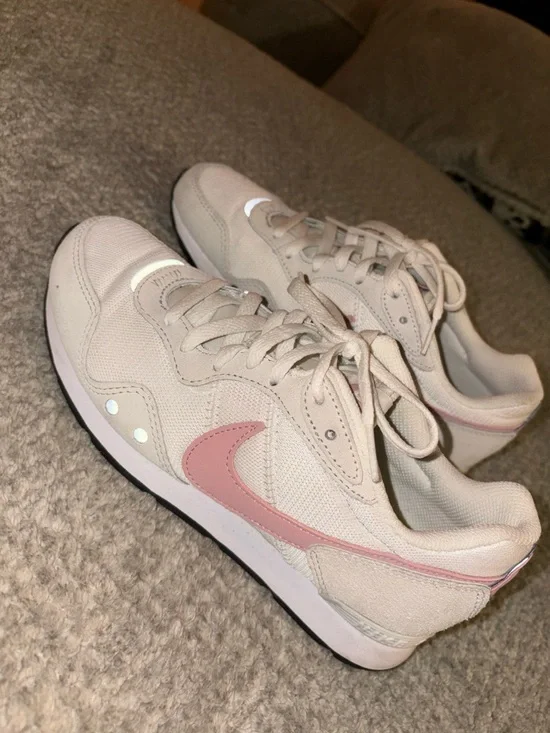 Nike Women's Cream and Pink Sneakers - Picture 5 of 9